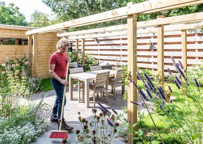 Besparen op kosten voor tuin aanleggen.